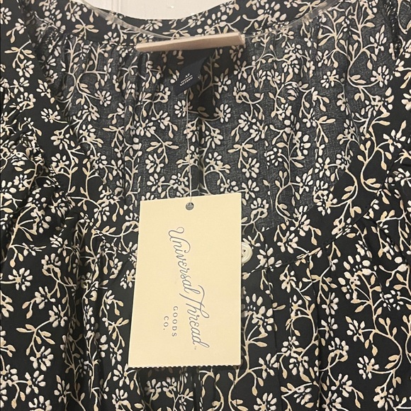 Universal Thread Black White Beige Floral Button Down Blouse - Picture 4 of 6